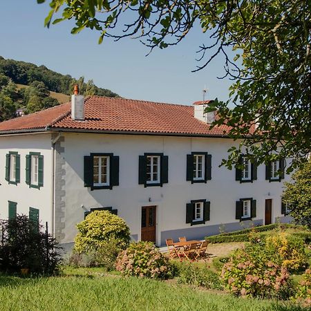 Maison Gamboia, 5 chambres d'hôtes de charme et résidence d'artistes, au calme, vaste jardin fruitier Hasparren Exterior foto