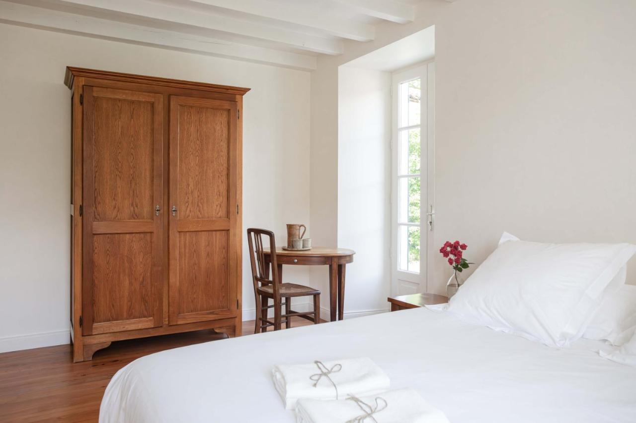 Maison Gamboia, 5 chambres d'hôtes de charme et résidence d'artistes, au calme, vaste jardin fruitier Hasparren Exterior foto