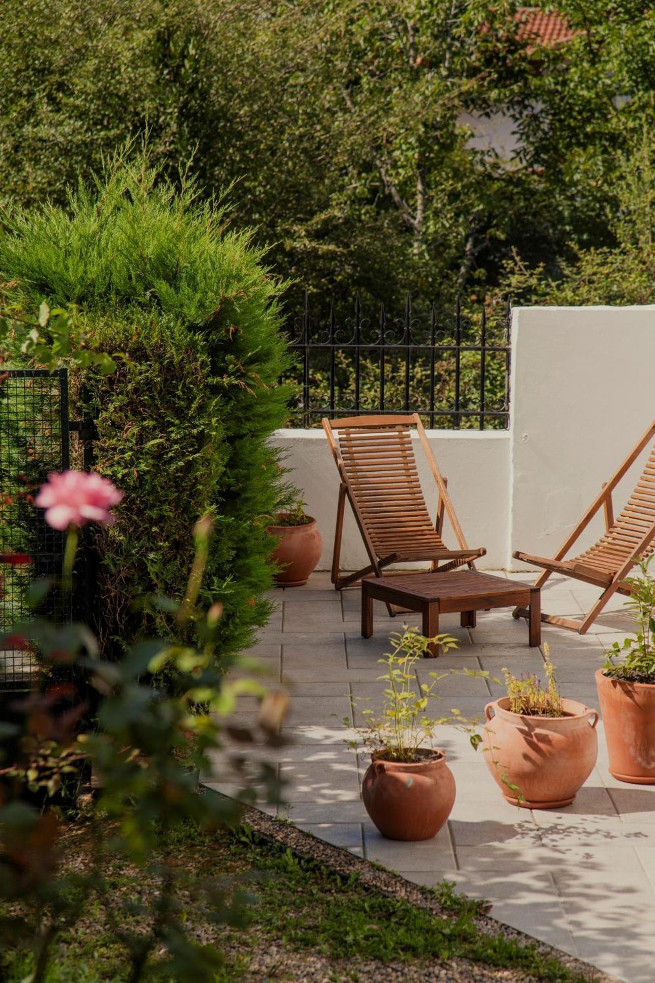 Maison Gamboia, 5 chambres d'hôtes de charme et résidence d'artistes, au calme, vaste jardin fruitier Hasparren Exterior foto